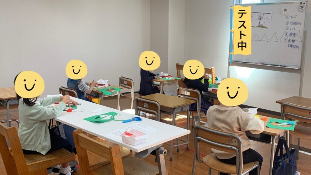 2025年11月3日開催の小学校受験適正テスト会の巧緻性テストの様子
